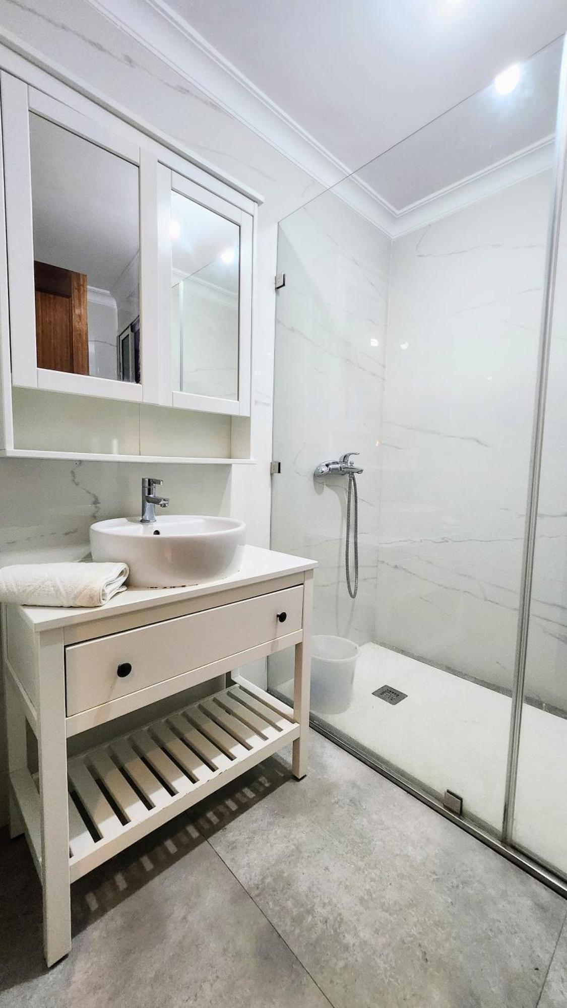 Appartement Spacious And Elegant In Agdal Rabat
